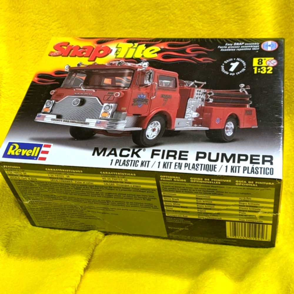 SEALED Revell SNAP TITE | MACK FIRE PUMPER 1/32 | 2012 Plastic Model Kit | NIB